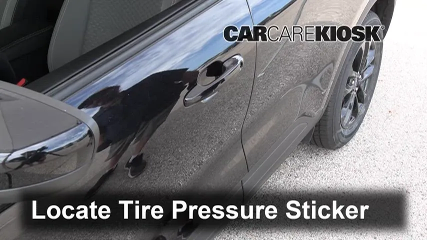 2021 Ford Escape SE Hybrid 2.5L 4 Cyl. FHEV Pneus et roues Vérifier la pression des pneus